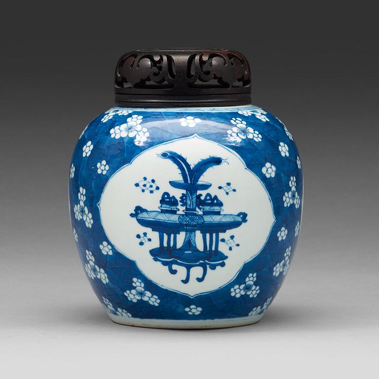 A blue and white jar, Qing dynasty, 18th Century.