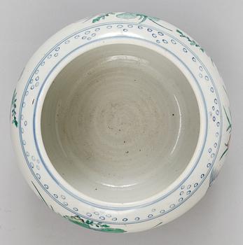 A wucai censer, Qing dynasty (1644-1912).