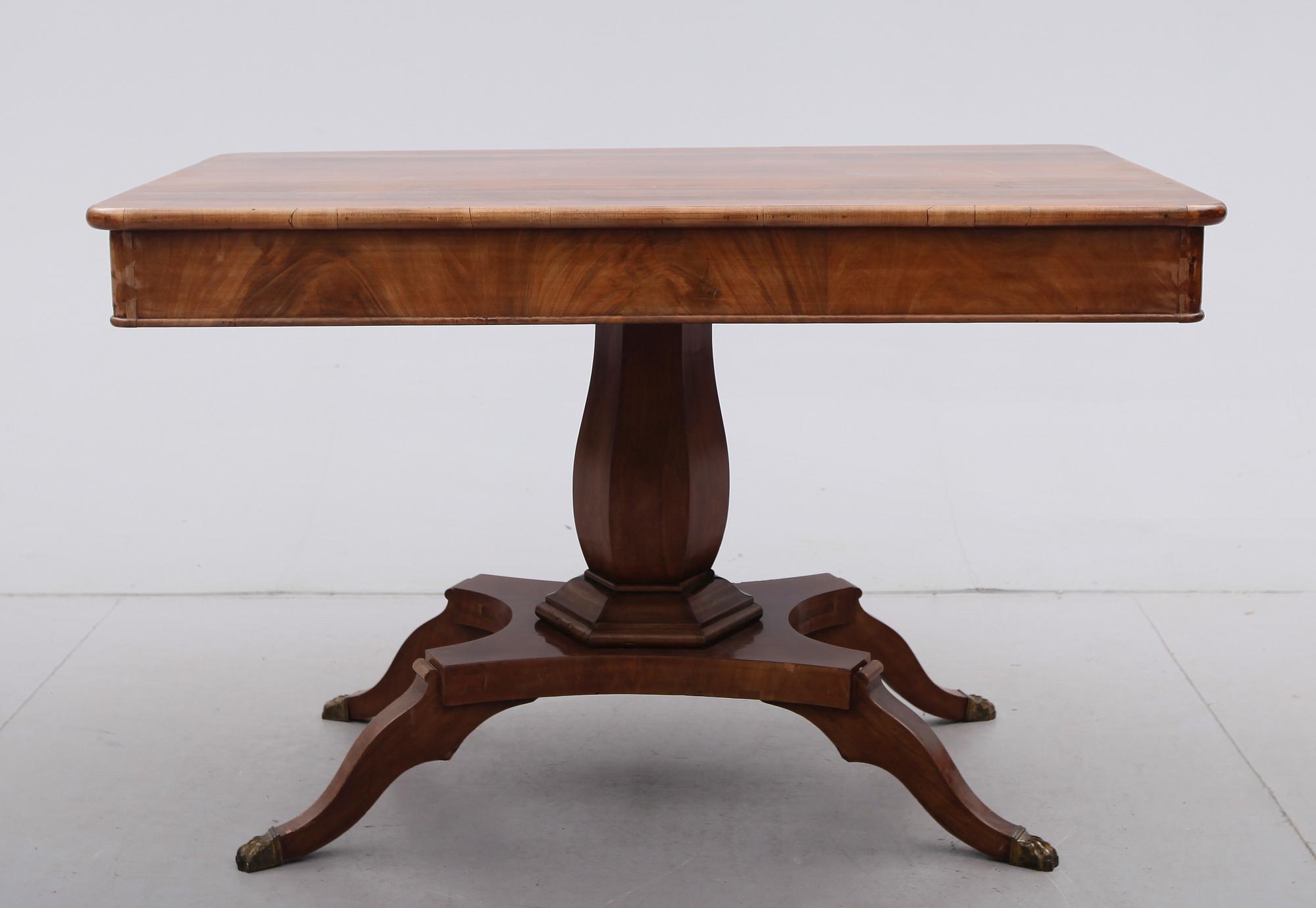 BORD, Karl Johan, 1800-talets mitt.