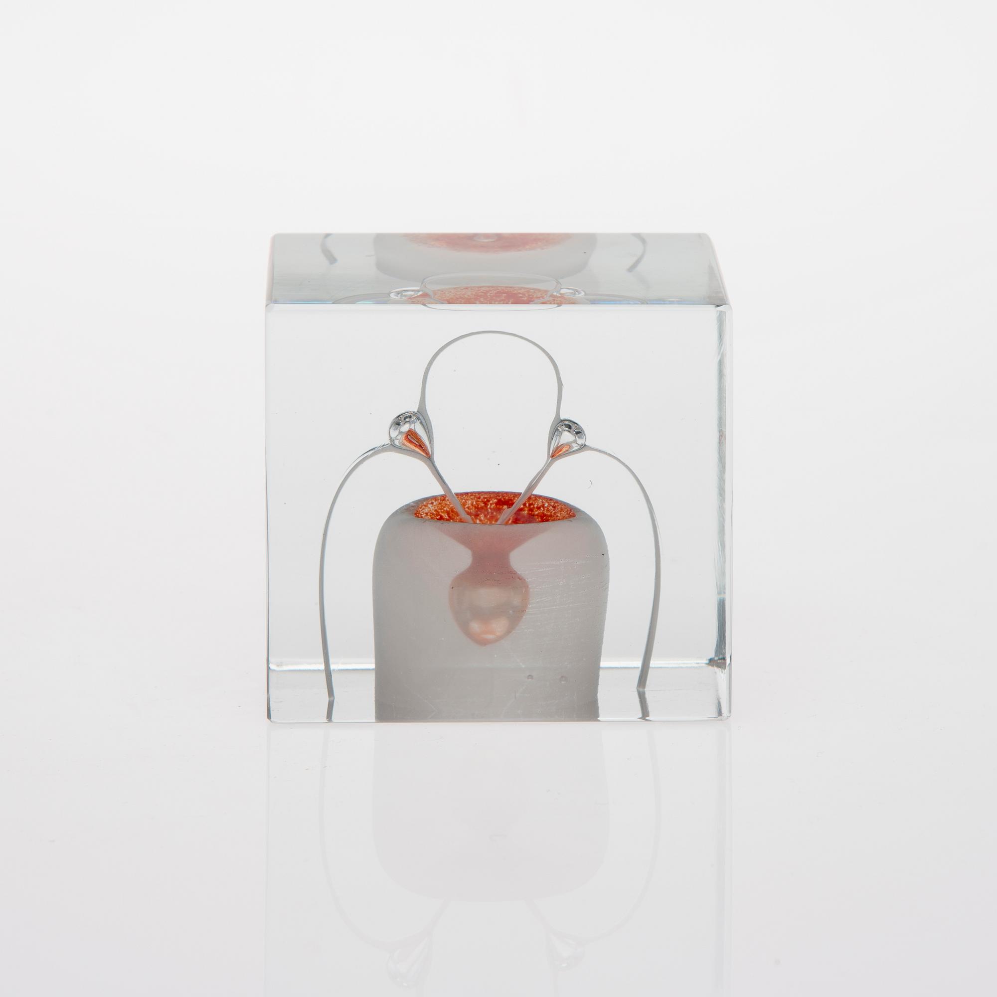 ÅRSKUB, glas, signerad Oiva Toikka, Nuutajärvi 1985, 422/2000.