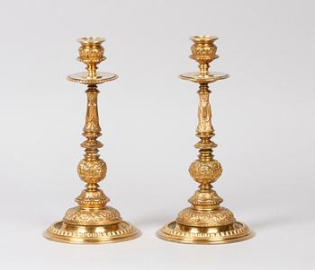 LJUSSTAKAR, ett par, mässing, nyrenässans. Troligen 1800-talets slut.