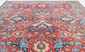 An antique/semi-antique Tabriz carpet of 'Vase design', ca 509 x 359 cm.