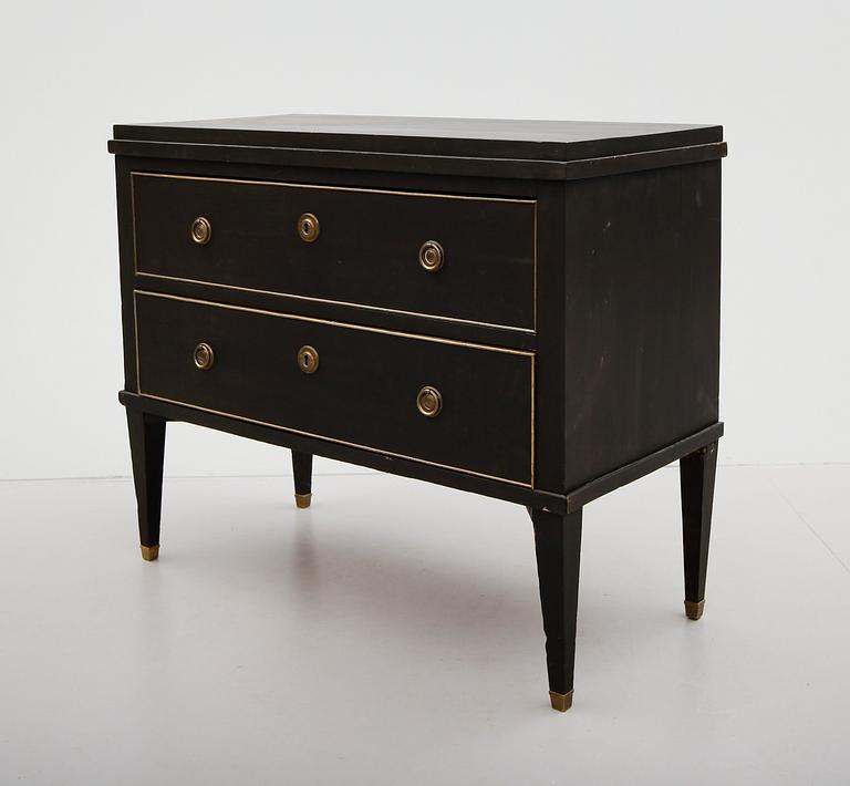 BYRÅ, gustaviansk stil, 1900-talets första hälft.