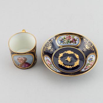 Kopp med fat, porslin, "Sevres", Frankrike, 1800-tal.