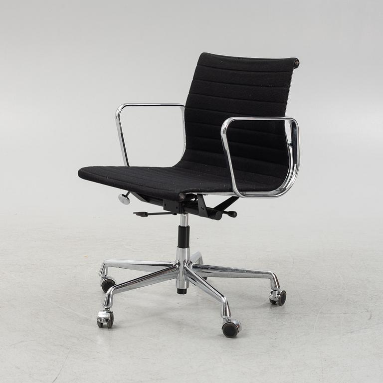 Charles & Ray Eames, skrivbordsstol, "EA 117", Vitra.