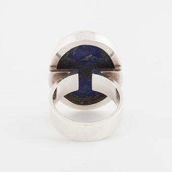 CECILIA JOHANSSON, Göteborg, 2001 a cabochon cut lapis lazuli ring.