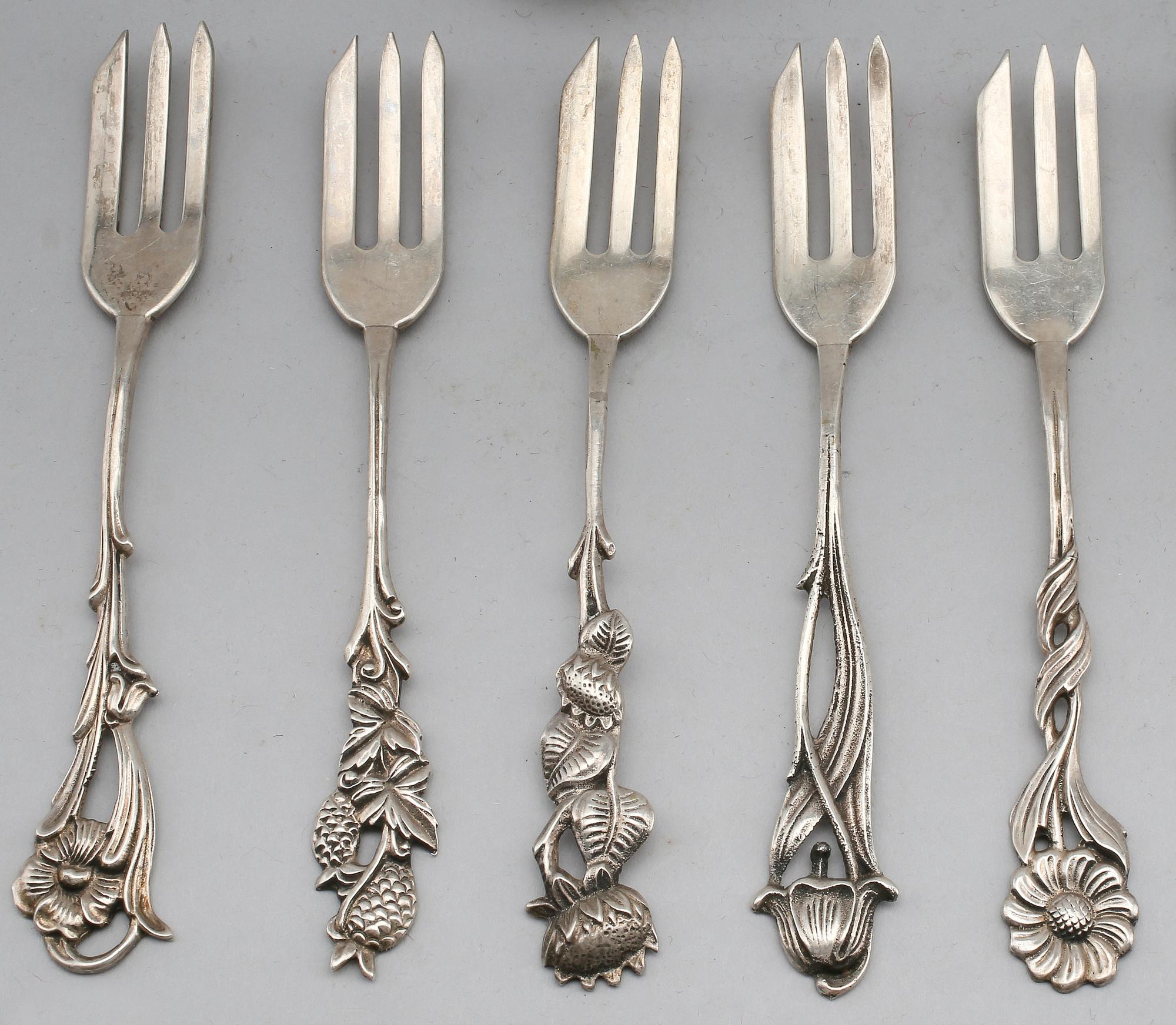 BESTICK, 41 delar, silver, olika modeller, svenska stämplar 1950-60-tal. Vikt ca 580 gram.