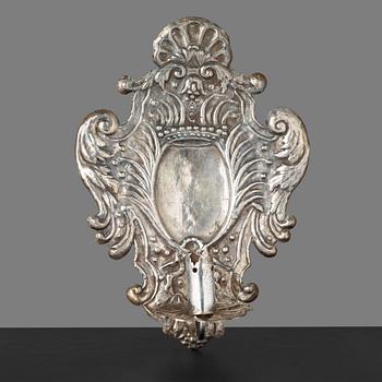 105. A Baroque early 18th century one-light wall sconce.