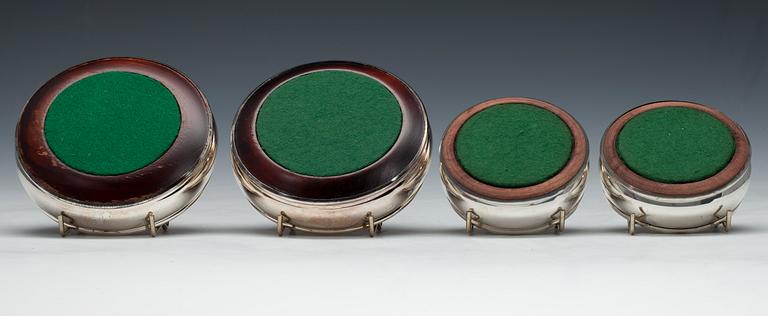 VINCOASTERS, 4 st. Sterling silver, trä. London 1996 och Sheffield 1995-96. Vikt 436 g.