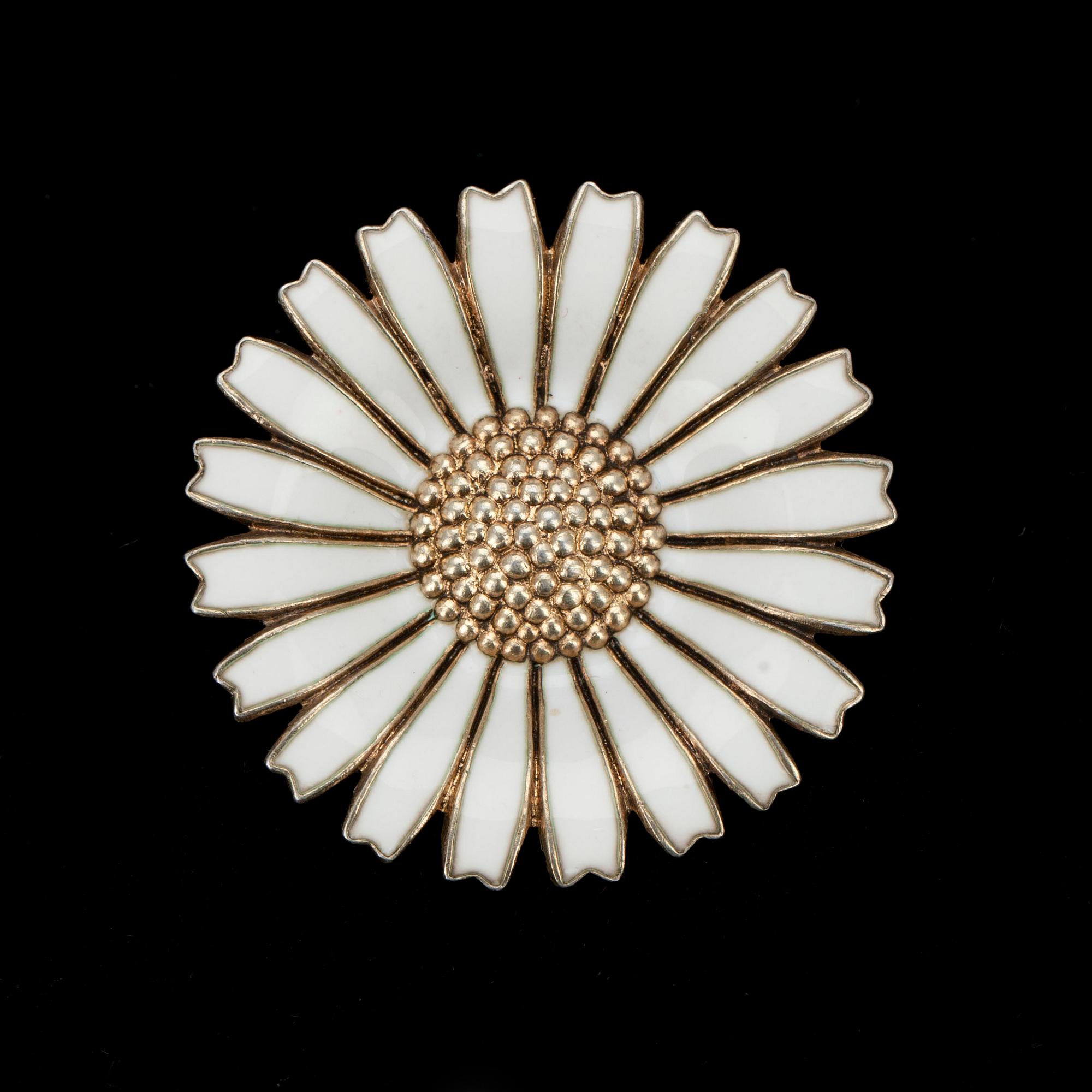 BROSCH, "Marguerite", förgyllt silver, emaljering, Anton Michelsen, Danmark 1900-talets mitt.