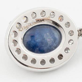 Örhängen 18K vitguld med cabochonslipade safirer och åttkantslipade diamanter.