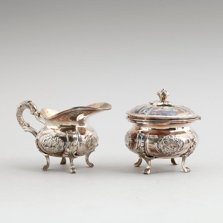 SOCKERSKÅL OCH GRÄDDKANNA, silver, märkta Bransch, Stockholm 1948/49. Vikt ca 434 gram.