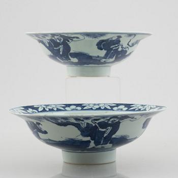 A blue and white porcelain vase and a pair of bowls, China, 19th-20th century.