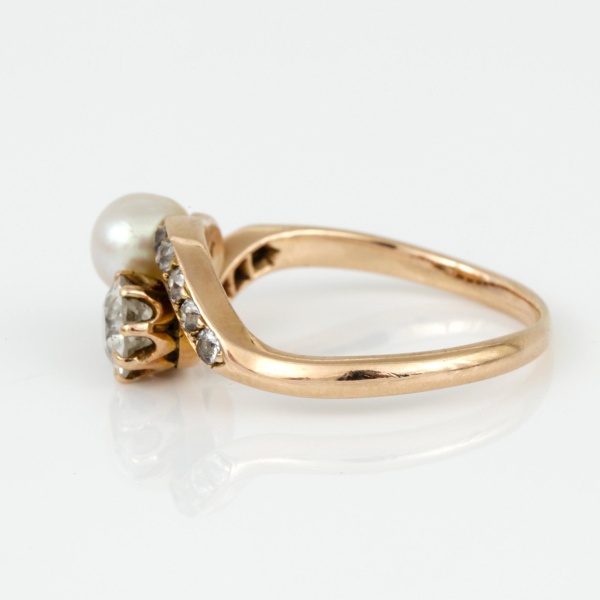 RING, 14K guld med troligen orientalisk pärla samt gammalslipad diamant ca 0,60 ct. Vikt ca 2,80 gram.