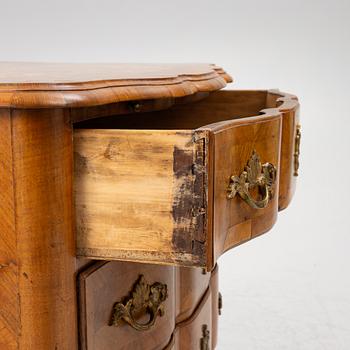 Barock, A late Baroque chest of drawers, 18th century.