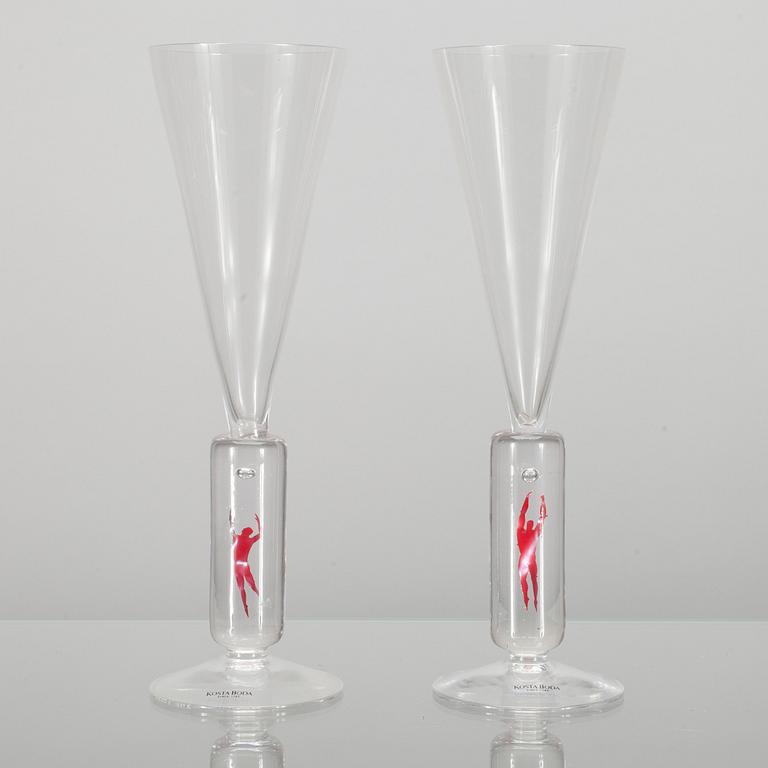 GLAS, ett par, "Millennium" Bert Vallien, Kosta Boda, signerade och numrerade.