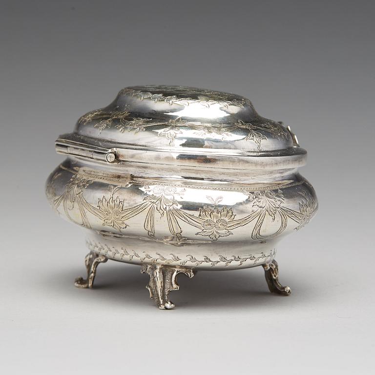 A Russian early 19th century parcel-gilt silver sugar-box, mark of Jakow Witalijew, Moscow 1803.