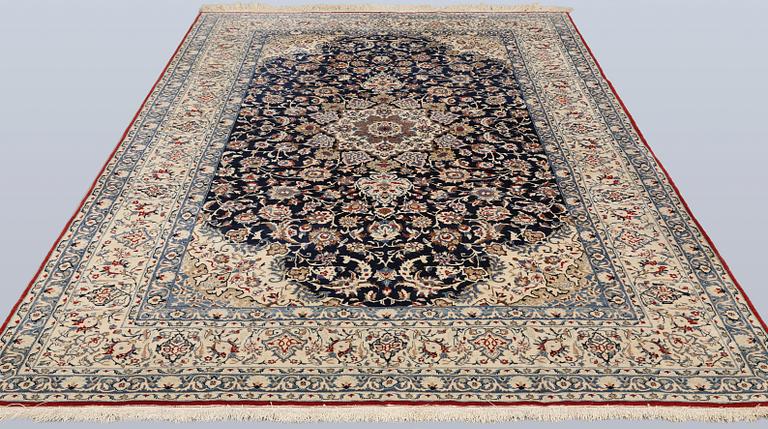 Matta, semiantik Nain, part silk, s.k. Tuteshk, ca 310 x 193 cm.