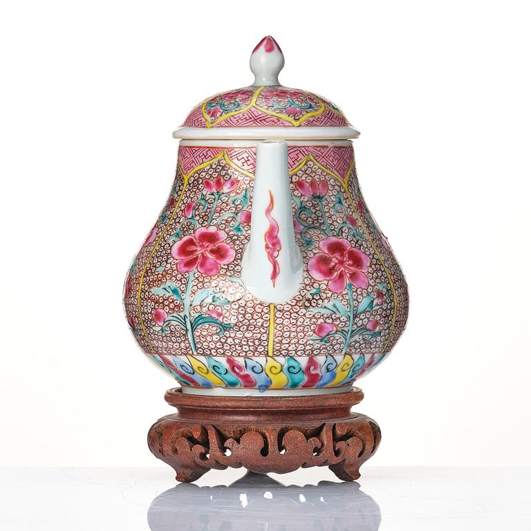 A famille rose tea pot with cover, Qing dynasty, Yongzheng (1723-35).