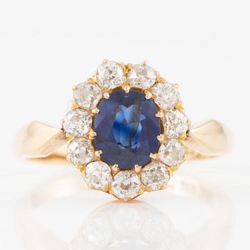Ring, carmosé, 14K guld med safir och gammalslipade diamanter.