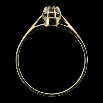 RING, 18k vitguld med briljantslipad diamant, ca 0.10, importstämplad, 1975. Vikt 2 g.