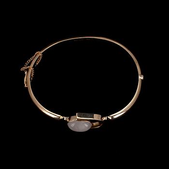 ARMRING, guld 14K, snökvarts, N. Westerback, Helsingfors 1958. Vikt 11,2 g.