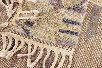 An Ushak design rug, a. 212 x 188 cm.