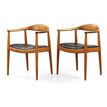 HANS J WEGNER, karmstolar, ett par "The Chair", Johannes Hansen, Danmark 1950-60-tal.