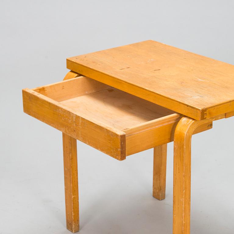 Alvar Aalto, bord och pall 60 för O.Y. Huonekalu-ja Rakennustyötehdas A.B. tidigt 1950-tal.