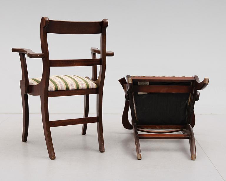 STOLAR, 4 st, samt KARMSTOLAR, 1 par, engelsk stil, 1900-talets andra hälft.