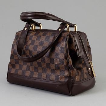 A bag by Louis Vuitton, "Knight's bridge".
