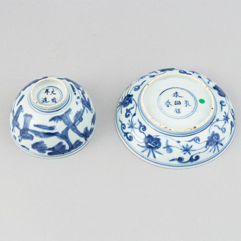 A blue and white dish and bowl, Ming dynasty (1368-1644).