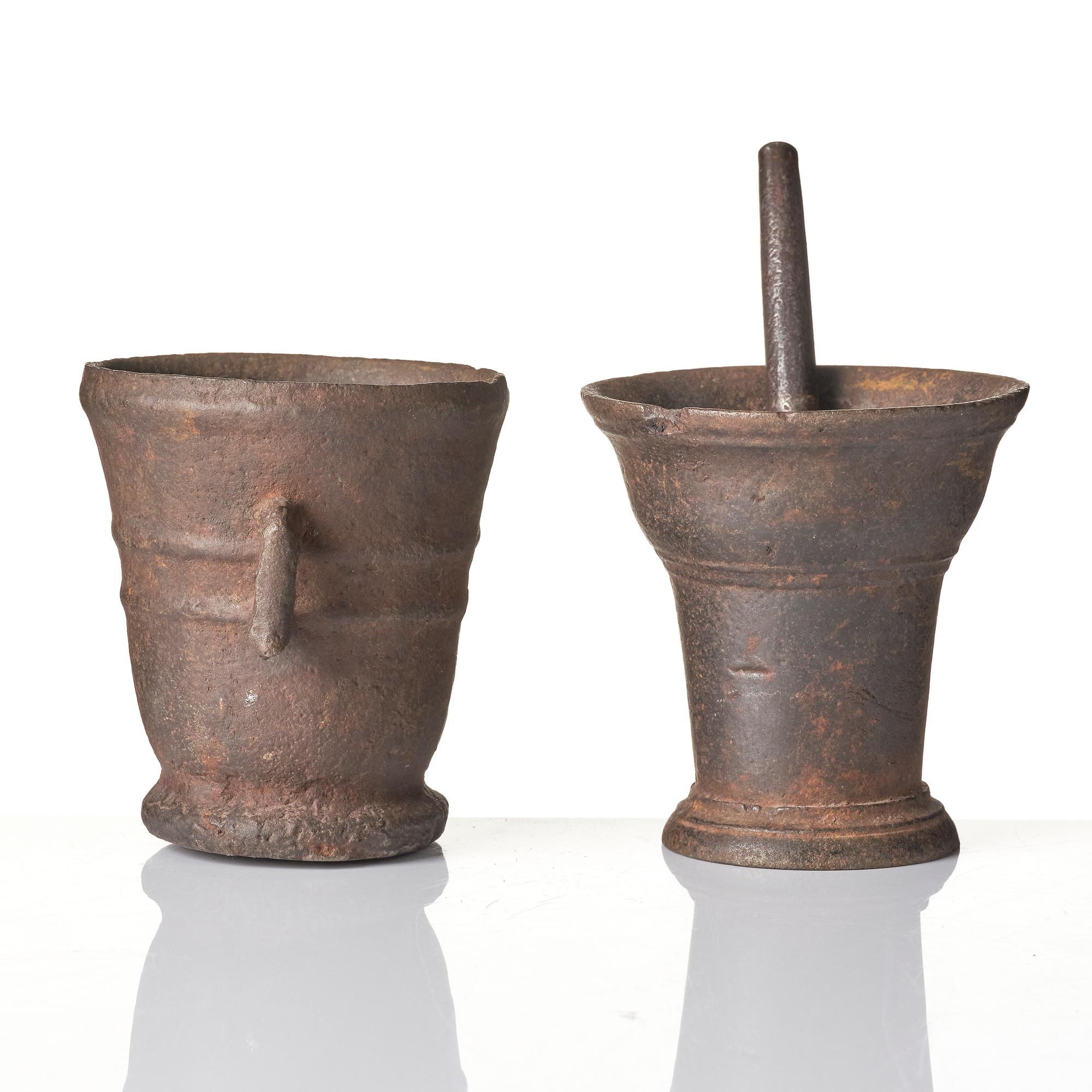 Mortlar, två stycken, 1700 - tidigt 1800-tal.