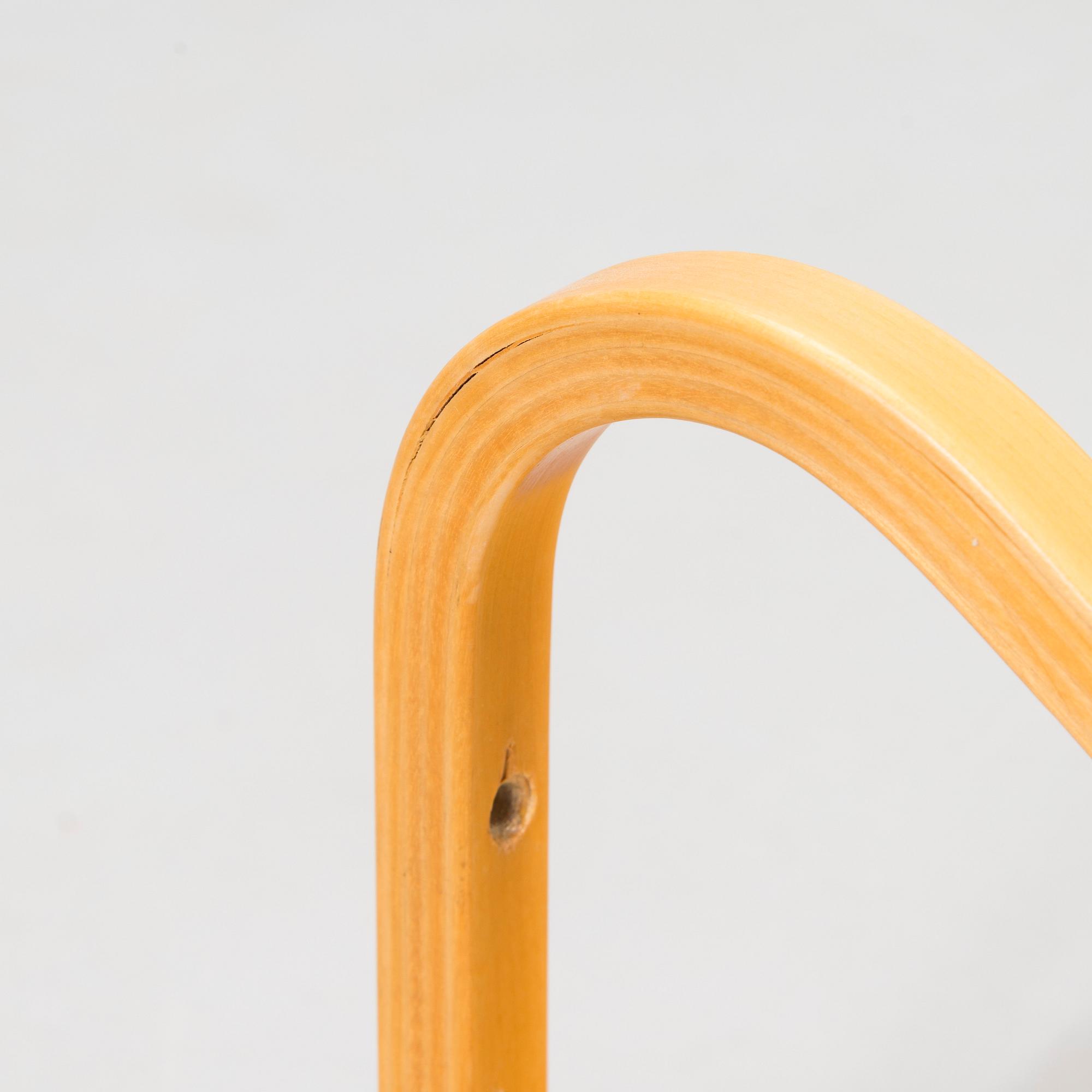 Alvar Aalto, a pair of '112B' shelves, Artek, late 20th century.