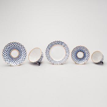 A 31-piece set of 'Cobalt Net' porcelain, Sovjet Union, the latter half of the 20th Century.