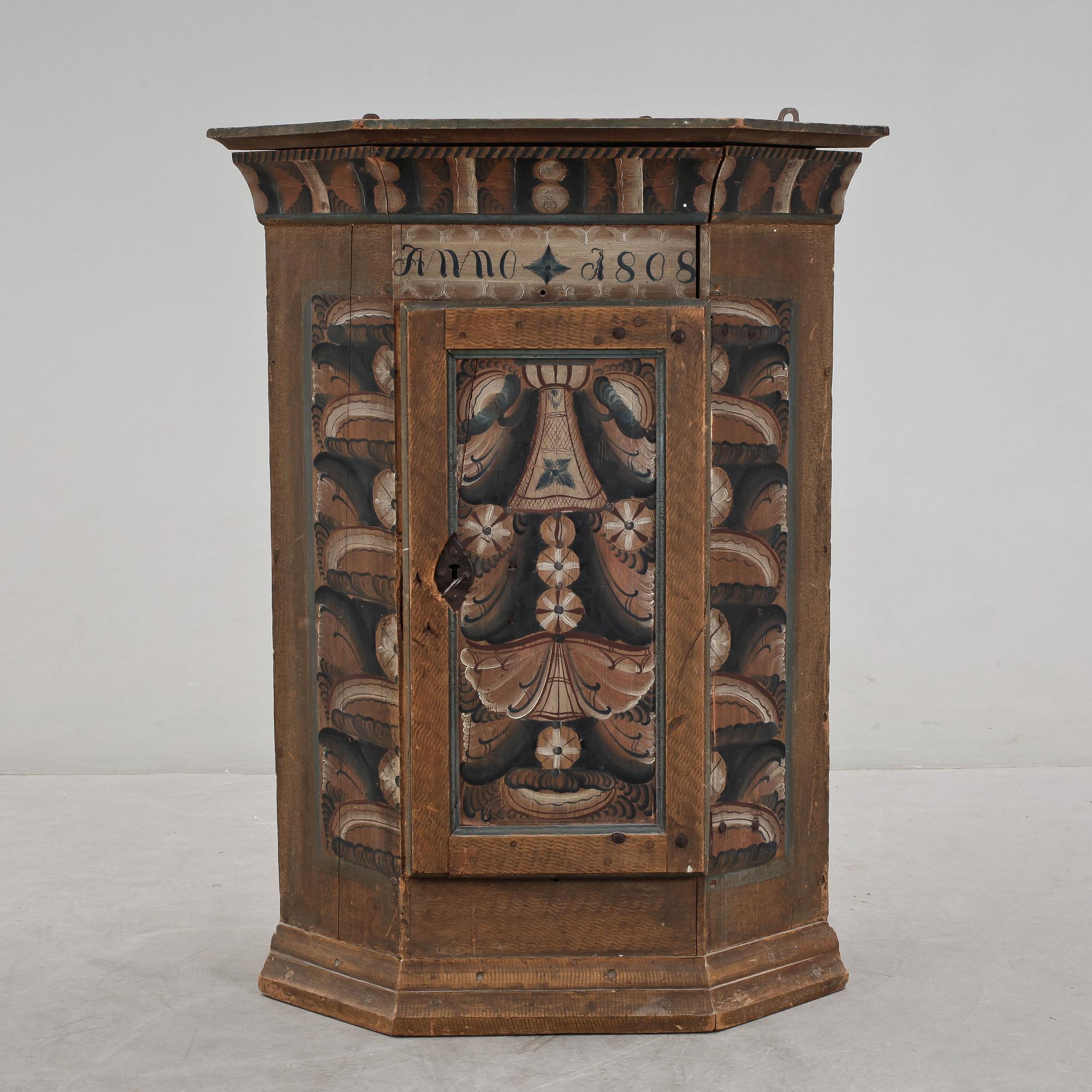 HÖRNSKÅP, allmoge, troligen Dalarna, bär datering 1808.