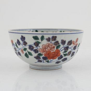 A Japanese imari verte bowl, Edo (1603-1868).