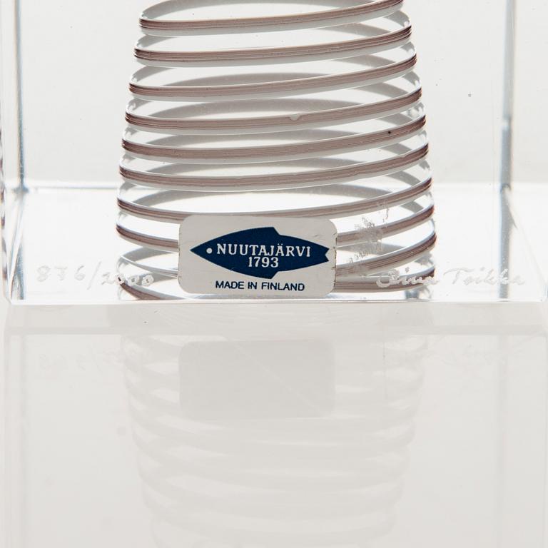 OIVA TOIKKA, An annual glass cube, signed Oiva Toikka Nuutajärvi 1978 and numbered 876/2000.