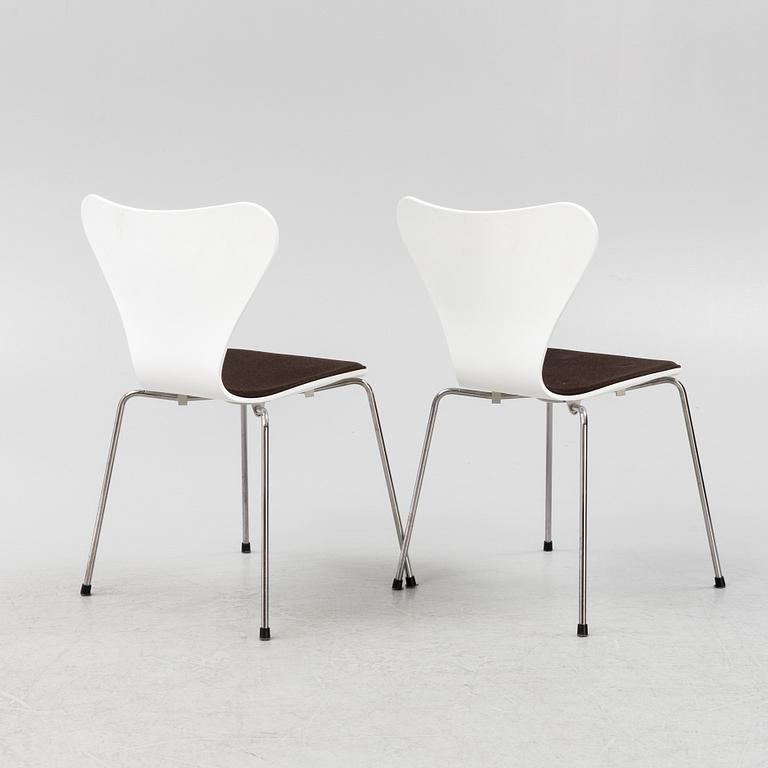 Arne Jacobsen, stolar 6 st, "Sjuan", Fritz Hansen, 2013.