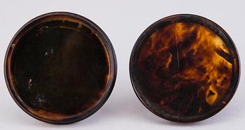 Mélanie De Comolera, DOSA MED MINIATYRMÅLNING.