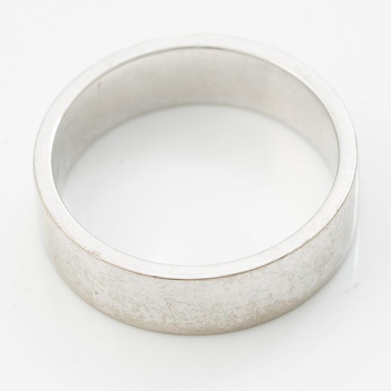18K white gold ring, Lantz, Stockholm 2011.