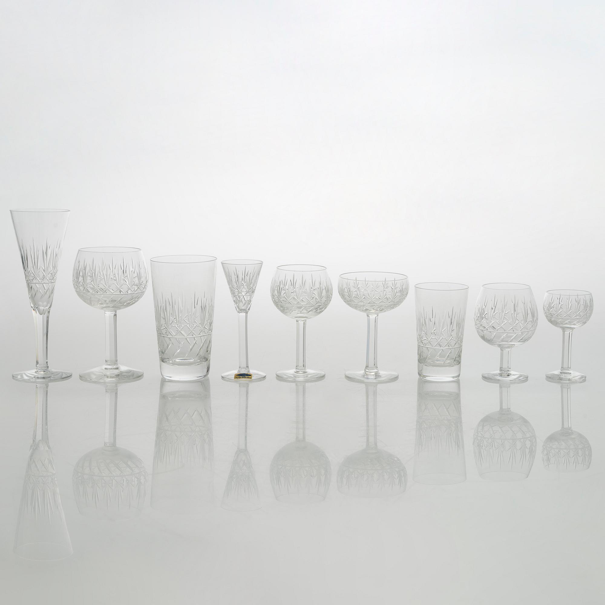 A 131-piece glas service, "Leo" for Nuutajärvi Notsjö, mid-20th century.