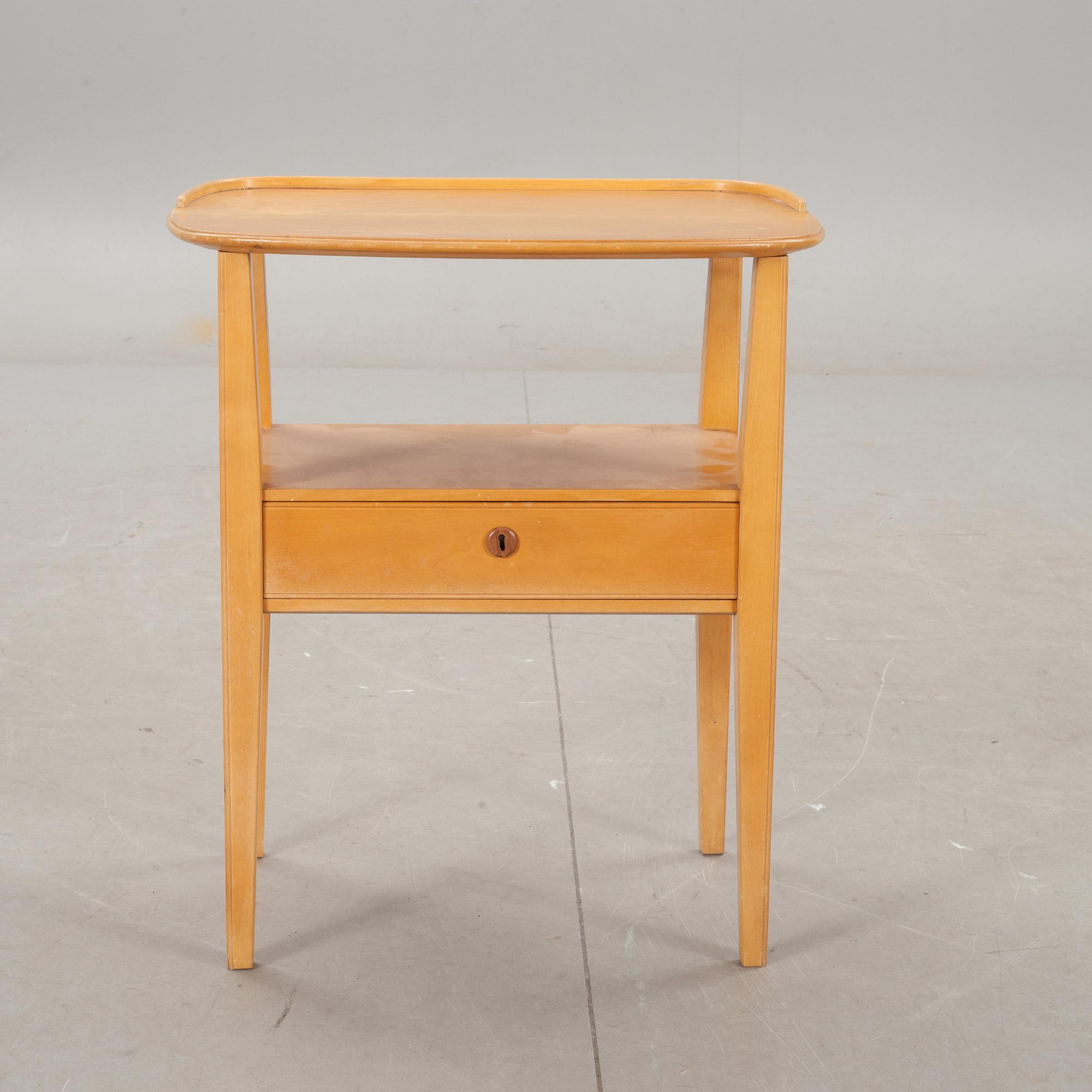 SÄNGBORD, NK. 1900-talets andra hälft.