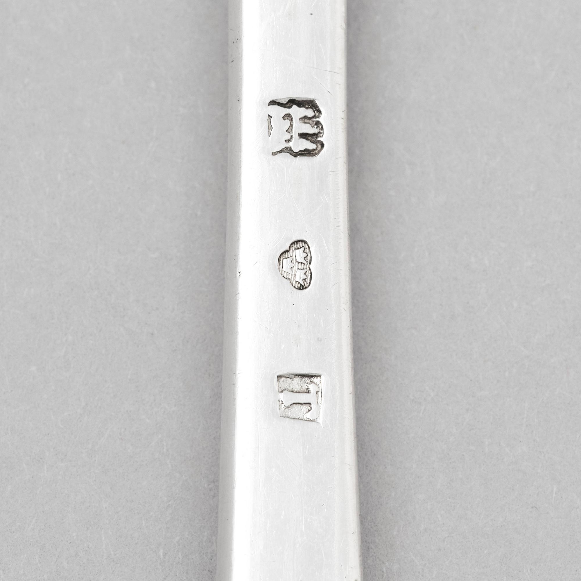 Bestickservis, silver, 123 delar, snarlik modell svensk rund, olika smeder, graverat vapen Tersmeden.