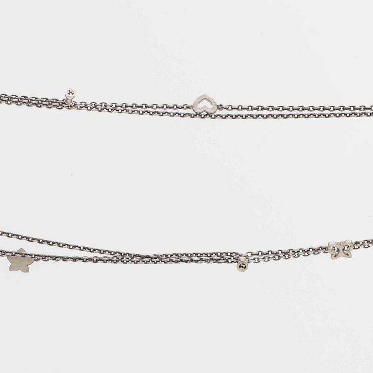 LYNGGAARD 2 tre-radiga collier samt textil-band med silveravslutning.