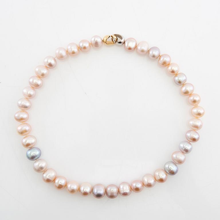 Necklace of cultured freshwater pearls with a clasp in 18K red and white gold from Georg Jensen & Wendel.