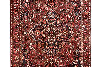 A Bakhtiari carpet, c. 306 x 200 cm.