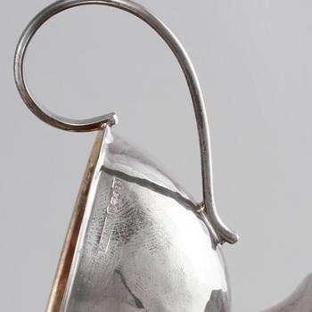 PUNCHMUGGAR, 6+1 st samt ASKFAT, silver, Sverige, 1900-talets andra hälft, total vikt ca 380 g.