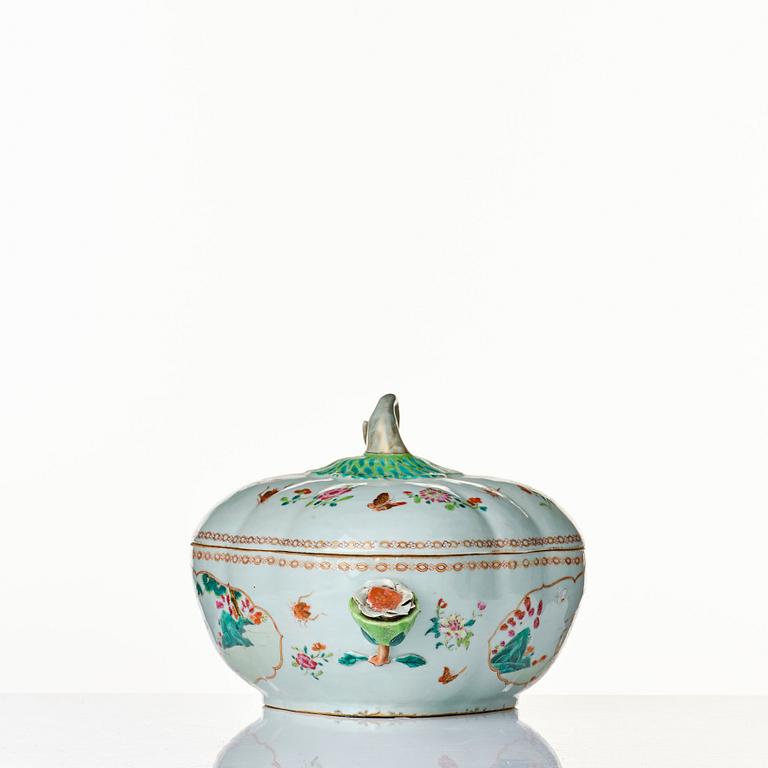 A famille rose tureen with cover and stand, Qing dynasty, Qianlong (1736-95).