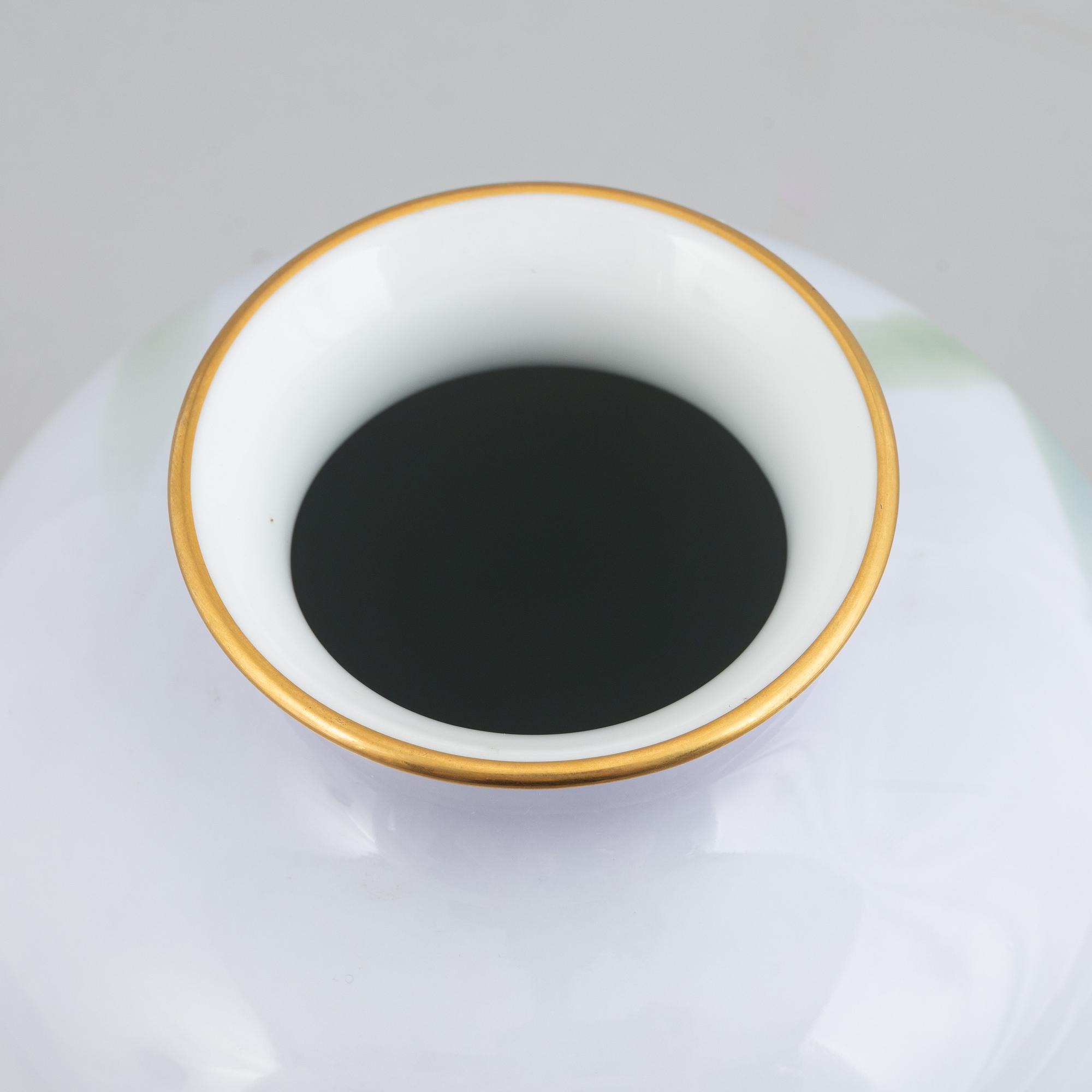 A porcelain vase, Fukagawa Porcelain Manufacturing Company, Japan, second half of the 20th century.